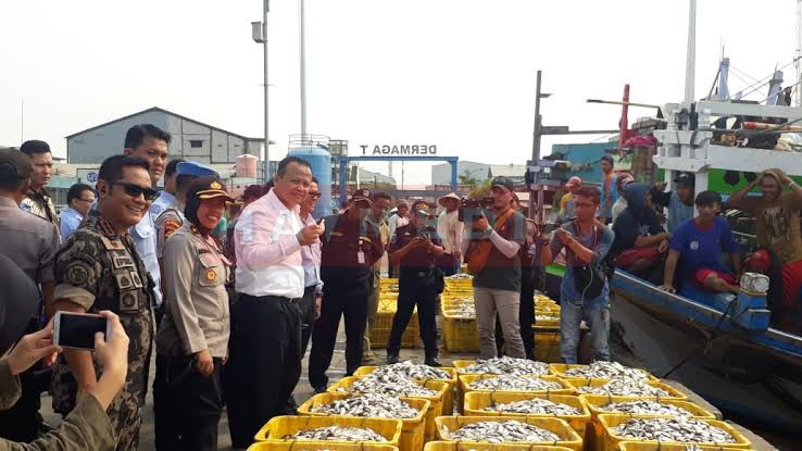  Menteri KKP Edhy Prabowo Ditangkap KPK terkait Ekspor Benih Lobster