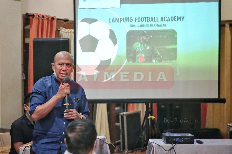  Rahmad Darmawan Siap Membangun Sekolah Sepak Bola di Lampung