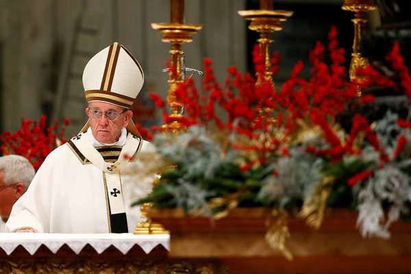  Paus Lakukan Kunjungan Mendadak untuk Menyaksikan Tunawisma yag Mendapatkan Vaksin di Vatican