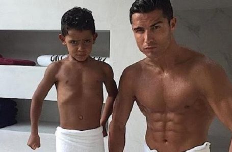 Cristiano Ronaldo dan Putra pertamanya | Foto: Istimewa