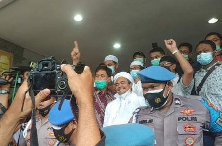 Rizieq Shihab di Polda Metro Jaya | Foto: Kawan Eddy