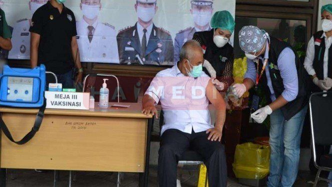  Bekasi Mulai Lakukan Vaksin dengan Diawali Wali Kota Rahmat Effendi