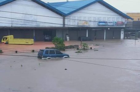 Banjir di Tanjungpinag, Minggu (3/1/2021). (Foto: Istimewa)