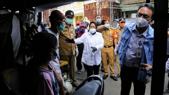  Tri Rismaharini Salurkan Bantuan Pemerintah Bagi Bencana Banjir di Magetan