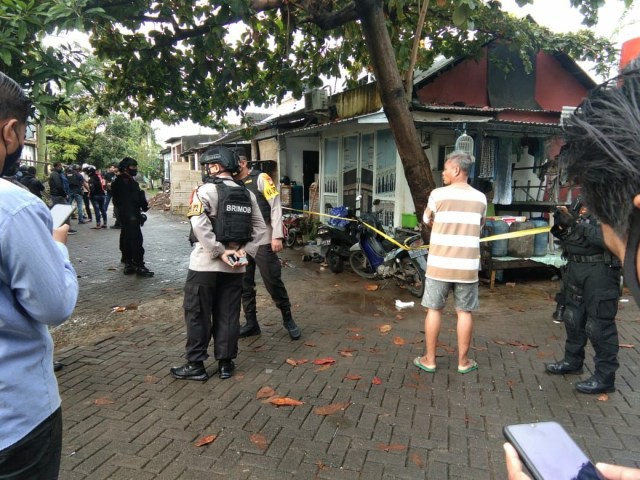  Densus 88 Gerebek Rumah Terduga Teroris di Makassar