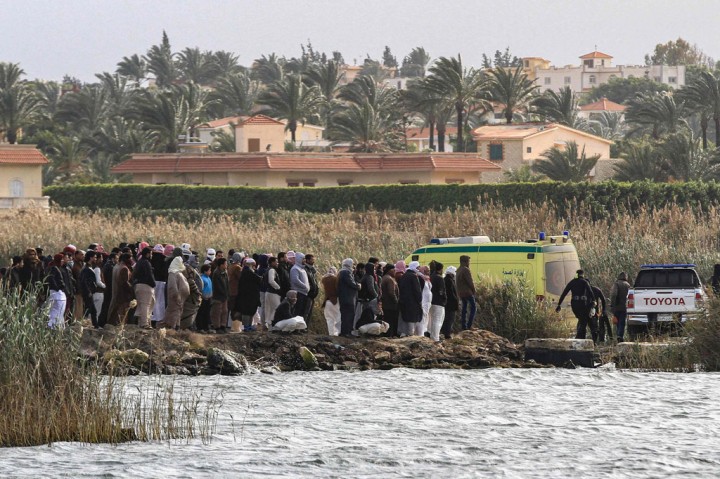  Perahu Terbalik, 9 Orang Tenggelam di Danau Mariout Mesir