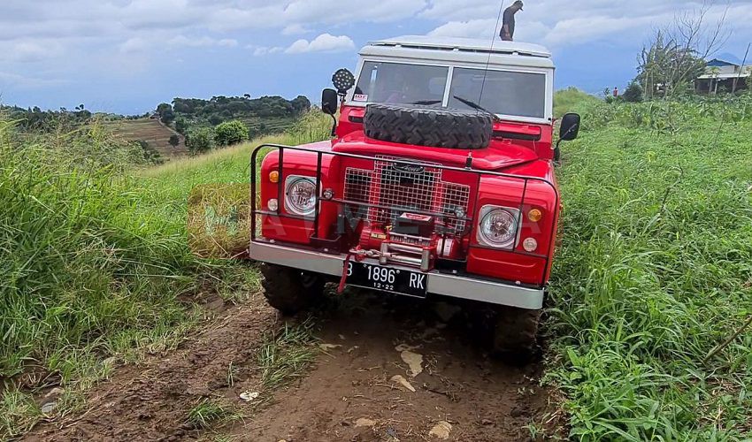  Land Rover series 2A Ini Masih Tangguh Offroad Meski Terbengkalai Selama 6 Tahun