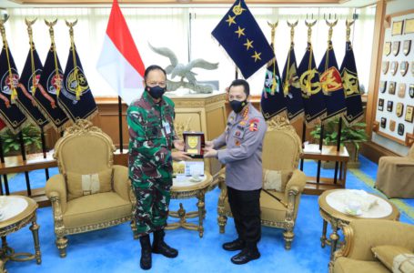 Kapolri Jenderal Listyo Sigit Prabowo dan Kepala Staf Angkatan Udara (KSAU) Marsekal Fadjar Prasetyo