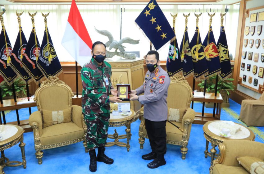 Kapolri Jenderal Listyo Sigit Prabowo dan Kepala Staf Angkatan Udara (KSAU) Marsekal Fadjar Prasetyo