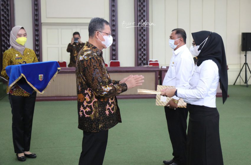 Penyerahan SK Pegawai PPPK Pemprov Lampung