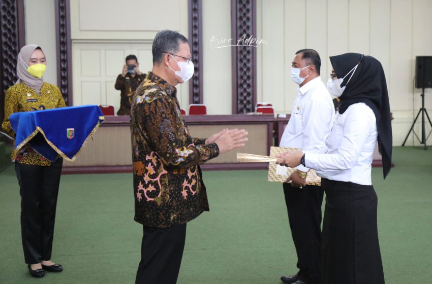  Penyerahan SK Pegawai PPPK Pemprov Lampung, Gubernur Arinal Minta Tanamkan Perilaku Jujur, Disiplin, Berdedikasi, Loyal dan Bertanggung Jawab