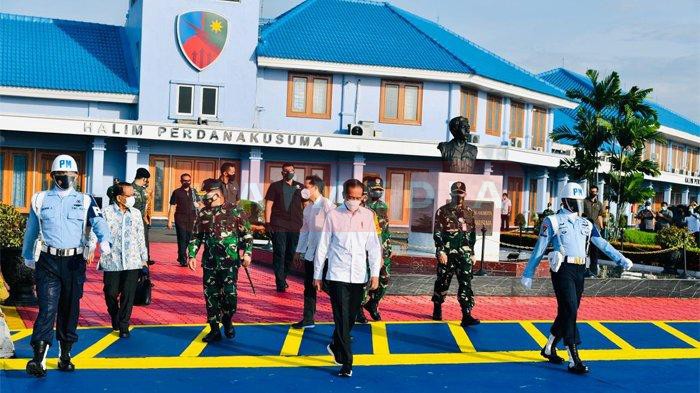 Presiden Joko Widodo Tinjau Vaksin Massal dan Resmikan Infrastruktur di Provinsi Jatim