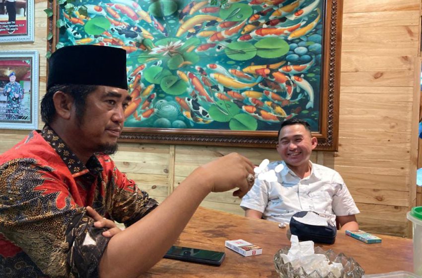 Ketua DPD KNPI Riau bertemu dengan Tokoh Masyarakat Riau Rusli Ahmad, Rabu (10/3/2021) malam, di Agrowisata Kopi Aren.