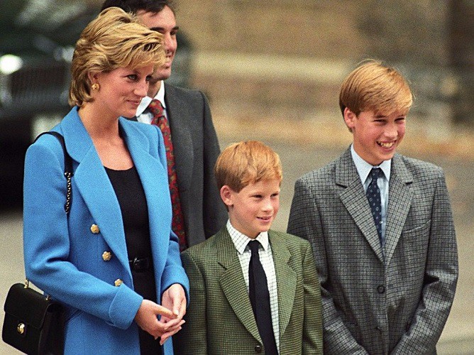  Dua Pangeran Inggris akan Menghadiri Peresmian Patung Mendiang Putri Diana