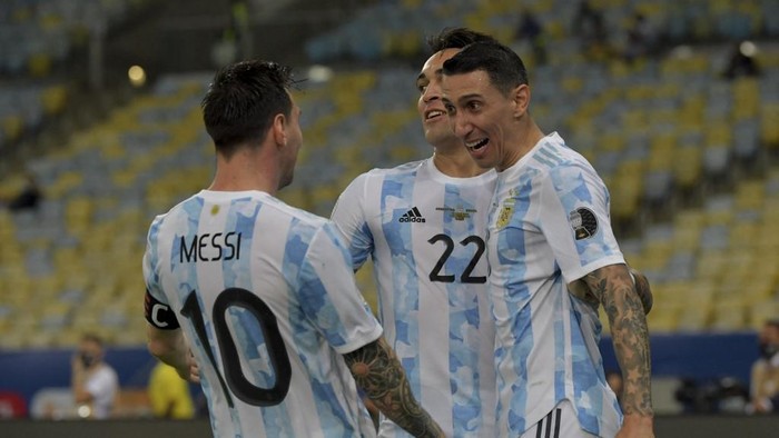  Mega Bintang Argentina Dedikasikan Piala Copa America untuk Keluarga, Negara dan Diego Maradona