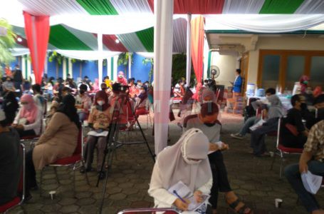 Ruang tunggu vaksin sebelum masuk tahap screening