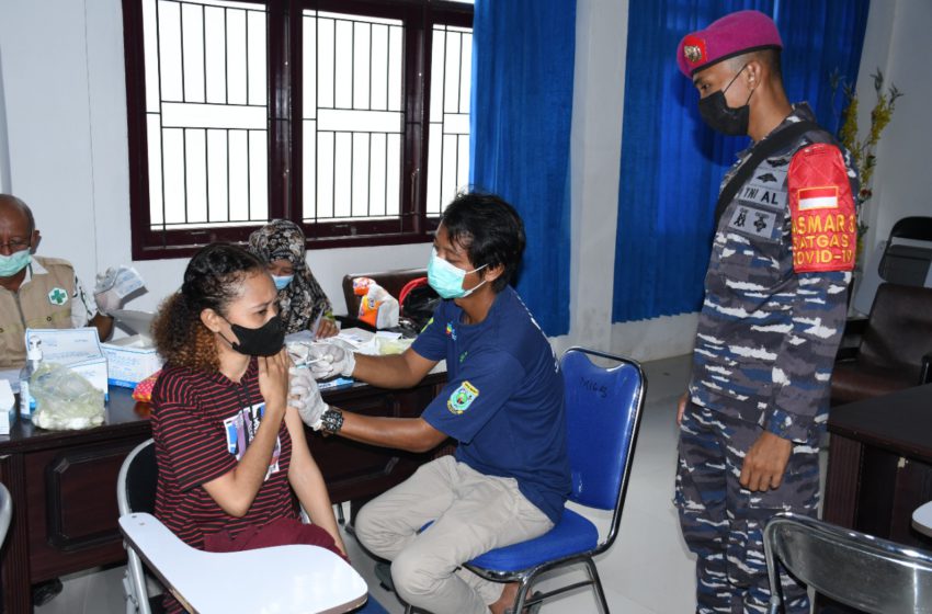  Serbuan Vaksinasi Maritim Korps Marinir TNI AL, Mahasiswa dan Pelajar Sorong Jadi Target