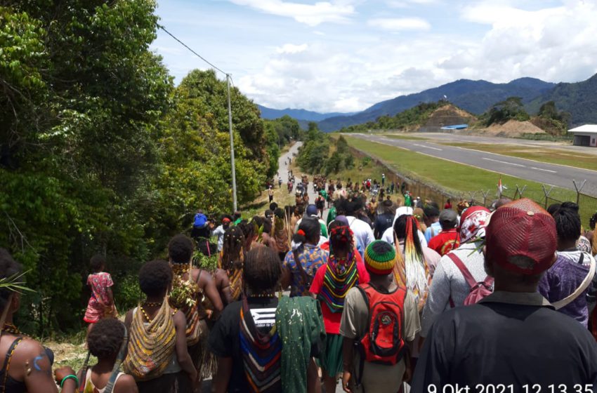  Kedatangan Tiga Diakon Disambut Ribuan Masyarakat Intan Jaya Papua